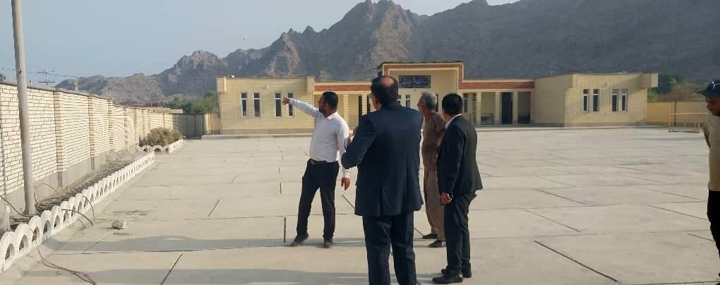 بازدید مدیر آموزش و پرورش ناحیه یک بندرعباس از مدارس روستای سرزه و خاروک