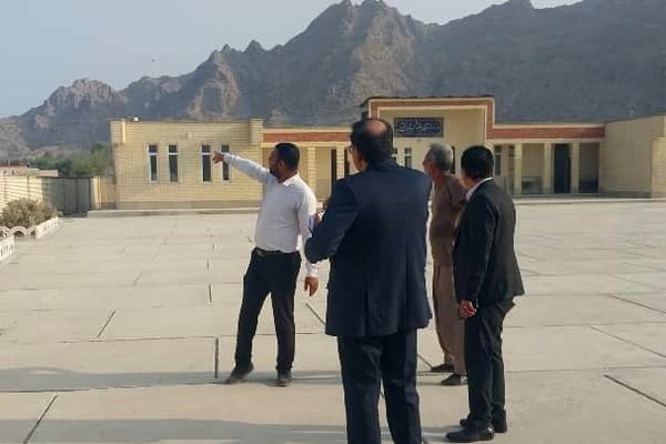بازدید مدیر آموزش و پرورش ناحیه یک بندرعباس از مدارس روستای سرزه و خاروک