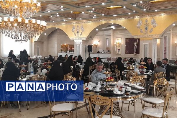 آئین تکریم و تجلیل از ارزیابان و عوامل اجرائی حوزه های ارزیابی آزمون استخدامی آموزگاری در اسلامشهر