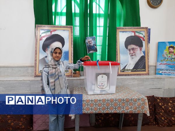 حضور پرشور مردم ولایتمدار شهرستان خلیل‌آباد در شعب اخذ رای 