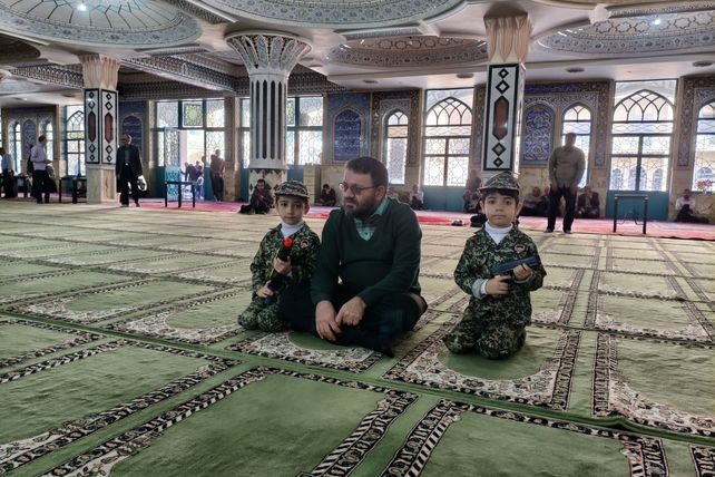 میعادگاه دانش‌آموزان با نماز جمعه