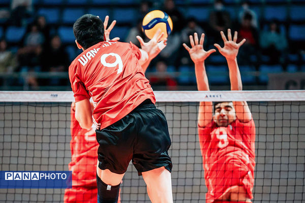 دیدار تیم‌های والیبال دانش‌آموزی ایران و چین