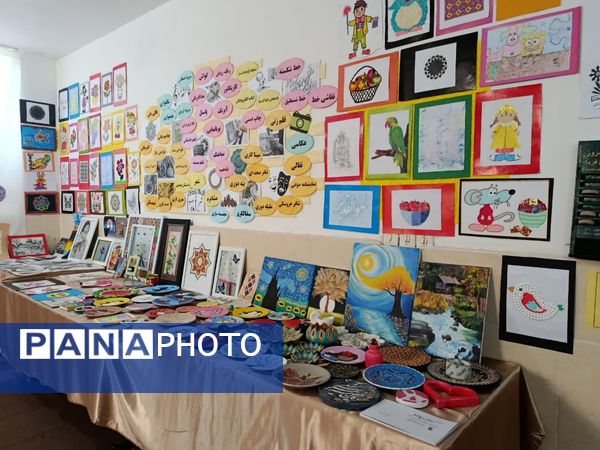 نمایشگاه ماها در دبیرستان فرزانگان