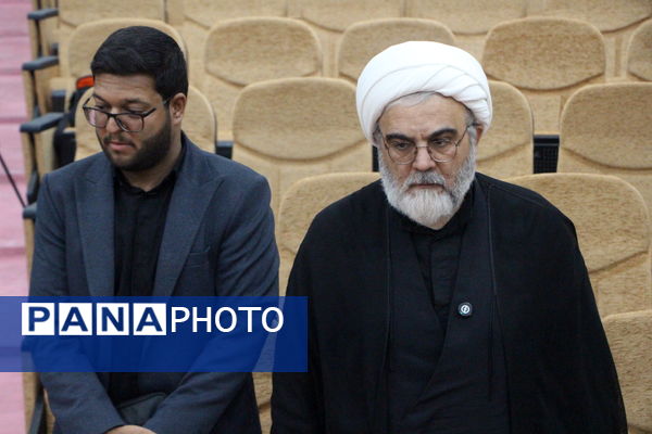 نشست معلمان شهر یزد با محسن قنبریان در یزد