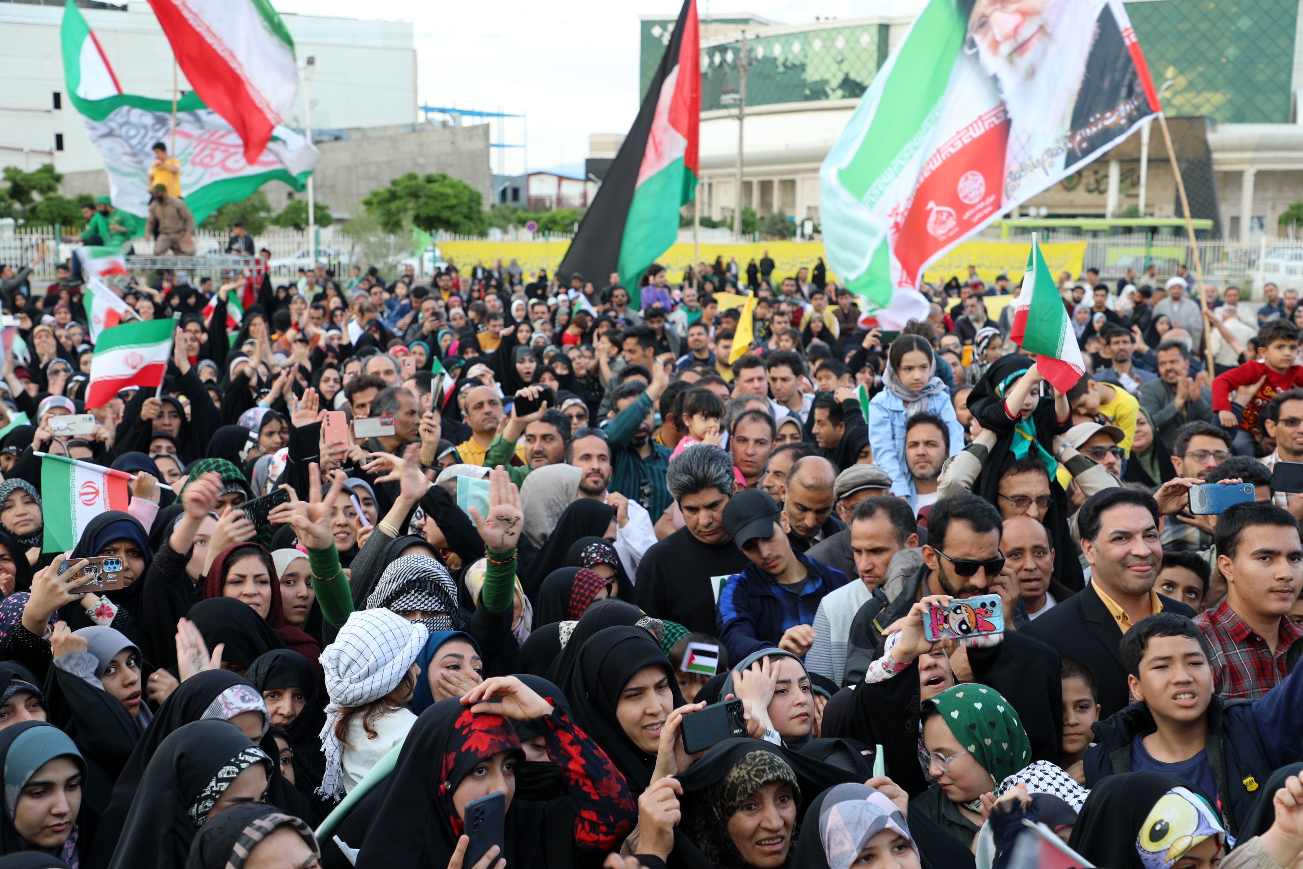 اجتماع عظیم مردمی در حمایت از ایران قوی و سپاه مقتدر 