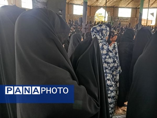 نماز جماعت در حسینه روستا اردمه در ظهر اربعین