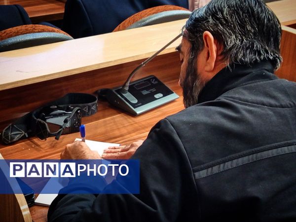 نایب رئیس مجلس شورای اسلامی پای درد دل فعالان اقتصادی نشست