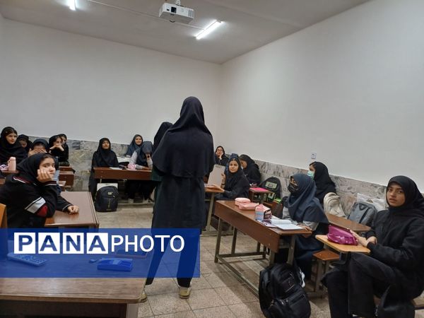 کارگاه آموزشی مشاوره در دبیرستان مطهره ناحیه ۶ مشهد