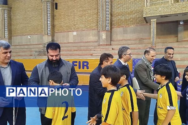 حضور دانش‌آموزان ابتدایی ناحیه دو شهرری در مسابقات فوتسال