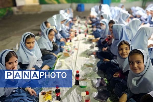 برپایی سفره افطار برای روزه اولی‌ها در دبستان دخترانه ام‌البنین شهرری