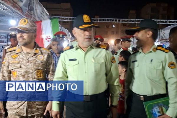 بازدید از نمایشگاه اسوه به‌مناسبت هفته دفاع مقدس در شیراز