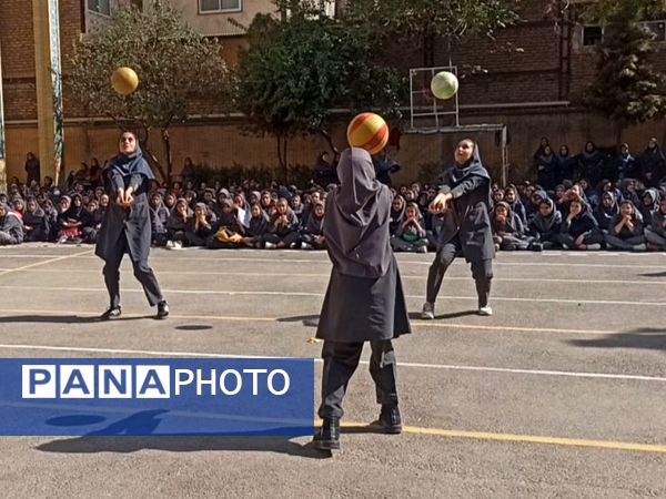 المپیاد ورزشی درون مدرسه ای در دبیرستان دخترانه ۱۳ آبان