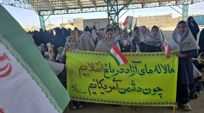 فریاد و استقلال پژواک صدای دانش آموزان دبستان زکیه مروست در روز ۱۳ آبان