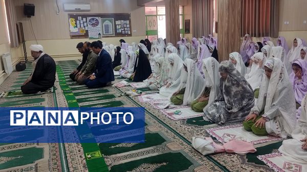 نماز جماعت ظهر و عصر به امامت امام جمعه حاجی‌‌آباد