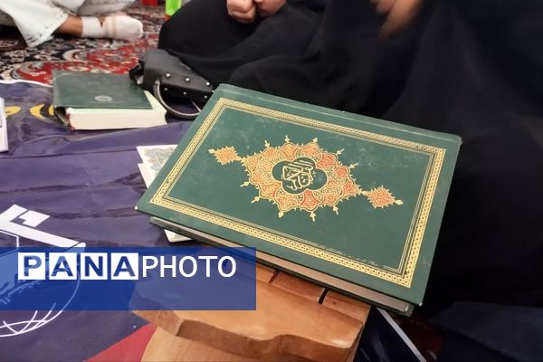 محفل قرآنی و حلقه صالحین در پایگاه مقاومت حضرت زینب (س) داریون 