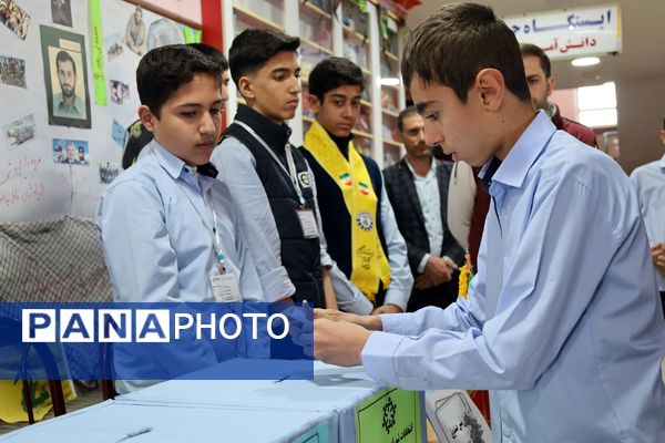 انتخابات شورای دانش‌آموزی در آذربایجان غربی