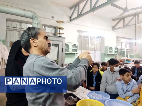 بازدید دانش‌آموزان دبیرستان نمونه دانش از پژوهشسرای رازی