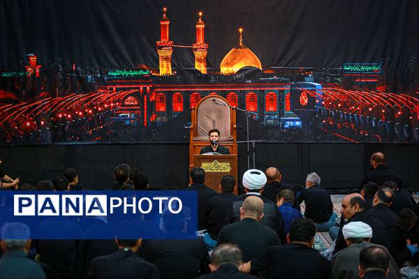 مراسم احیاء شب عاشورا در مسجد مقدس جمکران