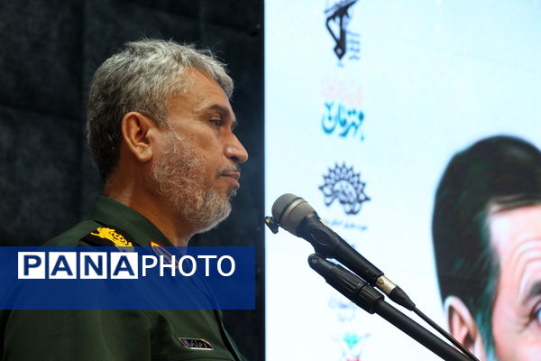 نشست بررسی کتاب همسفر آتش و برف یزد