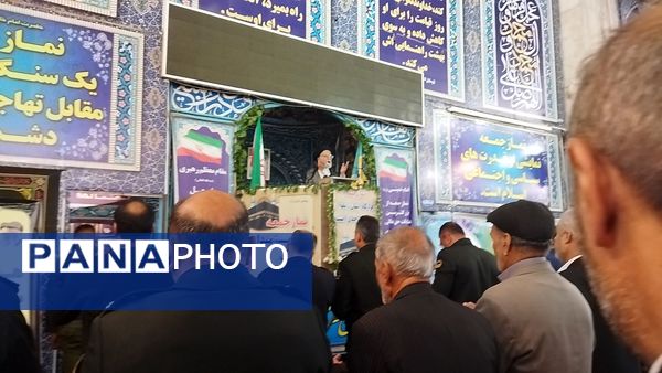 برگزاری نماز جمعه در آغاز هفته بسیج دانش آموزی با حضور دانش آموزان بسیجی نیشابور