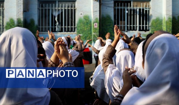 صبحگاهی غرق در علم و شادمانی در آموزشگاه جمهوری اسلامی ناحیه یک شهرستان بهارستان 