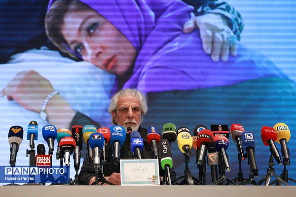 نشست خبری دبیر چهل و سومین جشنواره فیلم فجر