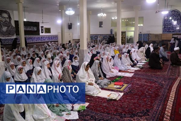 اقامه نماز در مدرسه شهیدان ایرلو قرچک