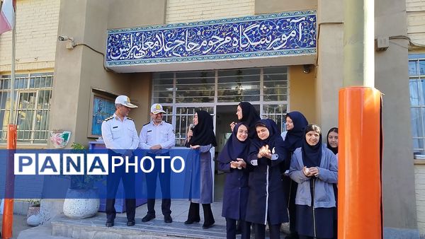 گرامیداشت هفته نیروی انتظامی در دبیرستان دخترانه پیرایش یک