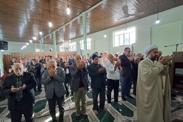 اقامه نماز عید سعید فطر در مسجد جامع جمنان قائمشهر