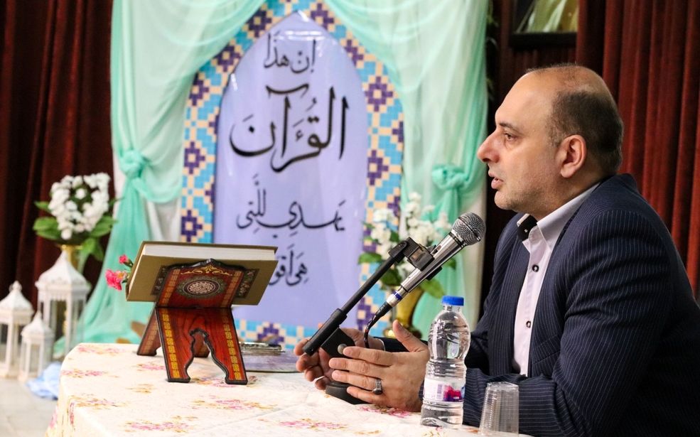 همایش تجلیل از برترین های مسابقات قرآن و عترت  ونمازدر لنگرود