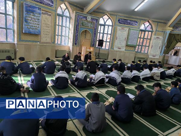 محفل انس با قرآن در دبیرستان سما 