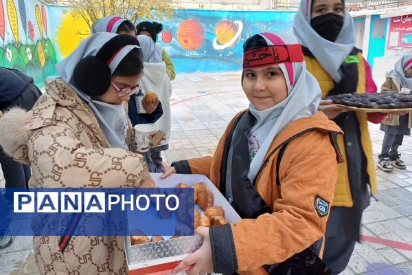 ایستگاه صلواتی در دبستان سارا، میزبان دل‌های کوچک در سوگ حضرت فاطمه(س) بود