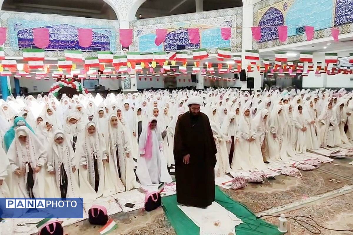 برگزاری جشن تکلیف مختص ۱۰۰۰ دانش‌آموز دختر در مسجد سلمان فارسی