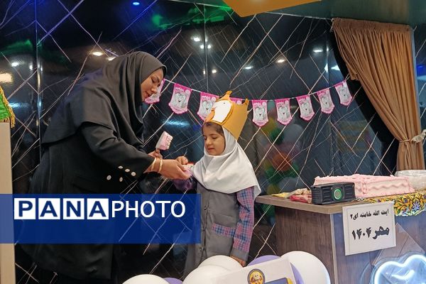  جشن دندان شماره شش دبستان آیت‌الله خامنه‌ای