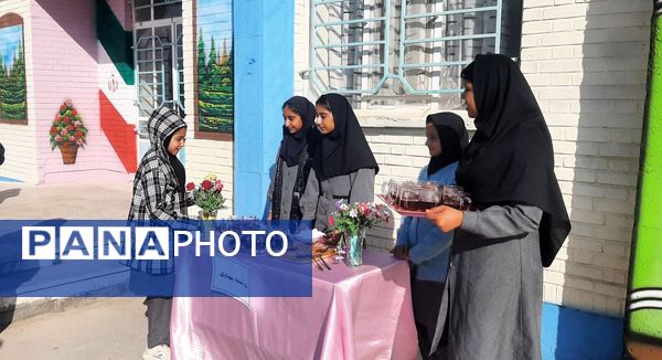 برپایی ایستگاه صلواتی در دبیرستان حاج مهدی روحانی شهرستان خلیل آباد 