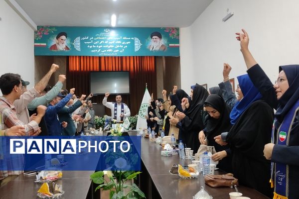 جلسه تقدیر از عوامل اجرایی همایش بزرگ یاوران مقاومت در کانون باهنر بجنورد