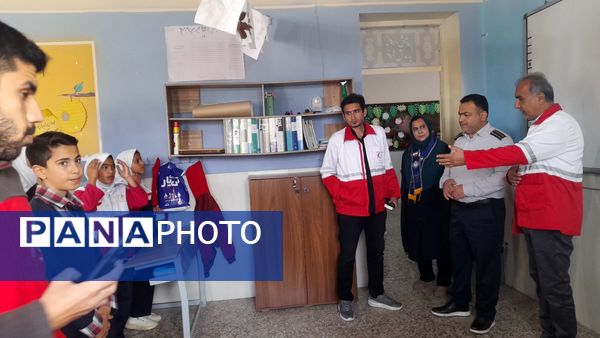 مانور سراسری زلزله در دبستان یکتا شهرستان قائمشهر