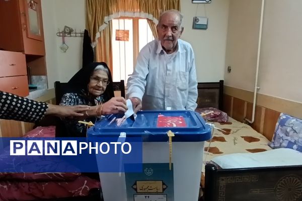 حضور اقشار مختلف مردم لارستان پای صندوق‌های رای