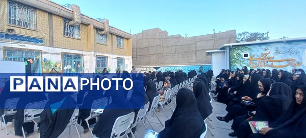 جلسه انجمن اولیا و مربیان در دبیرستان شهید محمدی‌پور