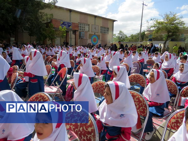 نواختن زنگ اول مهر در مدرسه شهدا فرهنگی 