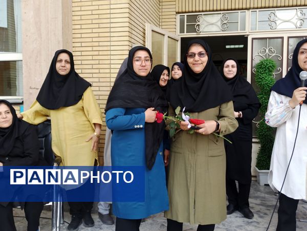 تجلیل از معلم و دختر ایرانی در بهار کرامت 