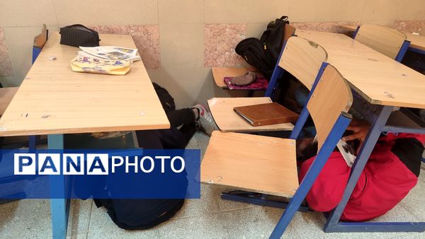 مانور زلزله در مدرسه محمد باقر بهزاد