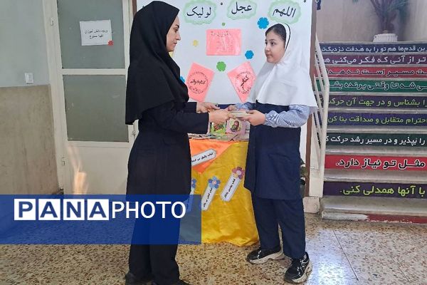 دانش‌آموزان دبستان شهید معظم کارت عضویت گرفتند
