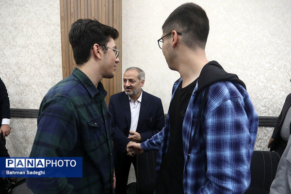 نشست صمیمی وزیر آموزش و پرورش با مدال آوران المپیادهای علمی