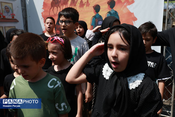 موکب «عشاق‌الحسین» سازمان دانش آموزی در راهپیمایی خانوادگی جاماندگان اربعین حسینی - تهران/ 2