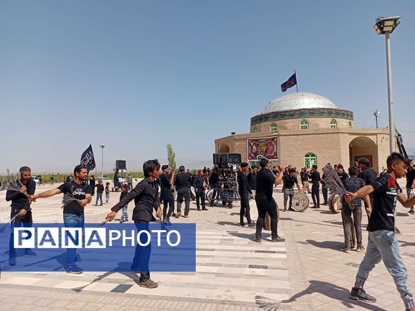 عزاداری هیئت زنجیر زنی روستای نقاب در روز اربعین