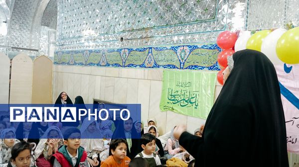 اجرای برنامه شاد برای کودکان در شهرستان کاشمر 