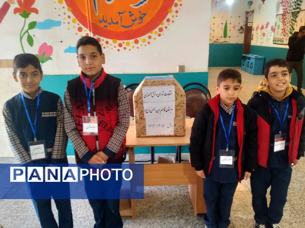 نشاط انتخاباتی و رای گیری شواری دانش‌آموزی در دبستان پسرانه حضرت قاسم(ع)