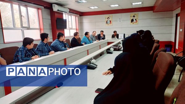 تقدیر از دانش‌آموزان برگزیده علمی‌پژوهشی در اداره آموزش و پرورش شهرستان ملارد
