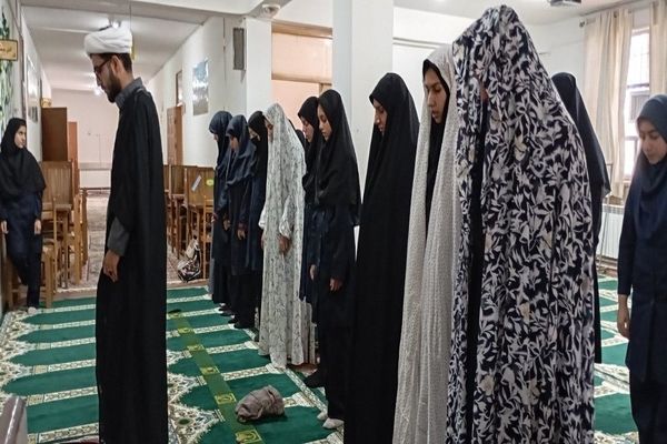 زنگ نماز در روز اول ماه مهر ۱۴۰۴در دبیرستان شهید مجید دهنوی نیشابور 